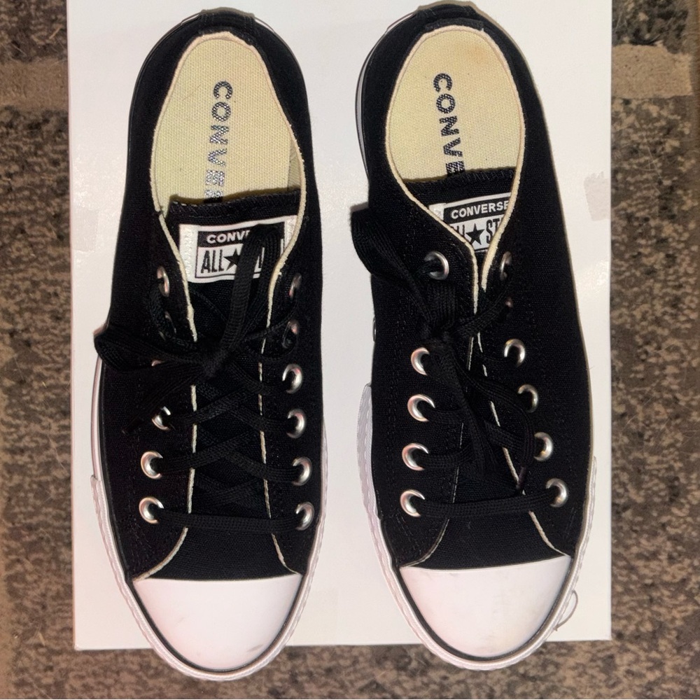 Brand New , never worn Converse Women's Chuck Taylor All Star Lift Platform